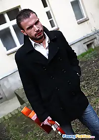 busty spreads her pics