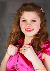 busty spreads her pics