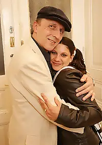 this hot babe loves pics