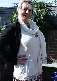 horny mature lady pics