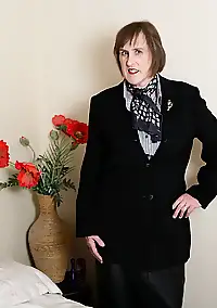 hairy british mama pics