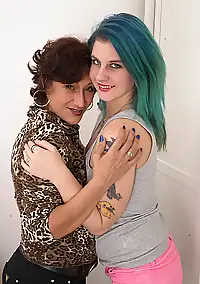 kinky babe having pics