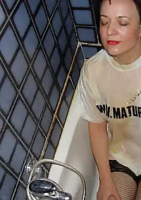 mature slut getting