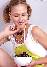 beauty showing off pics