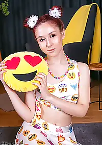 hot girl in a cute pics