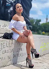 small boobed milf pics