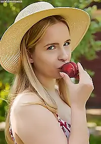 juicy naked teen pics